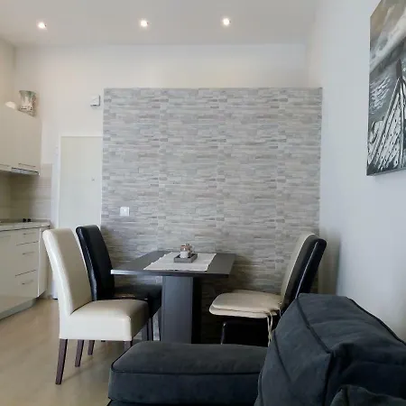 Sea View Gin Apartment *