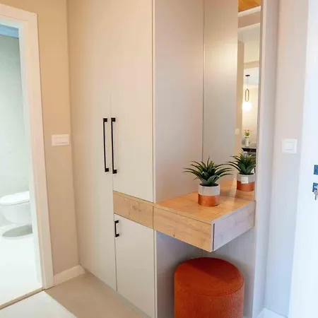 Sea View Gin Apartman Brela