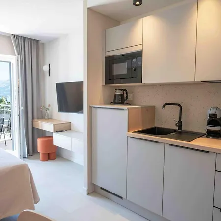 Sea View Gin Apartman